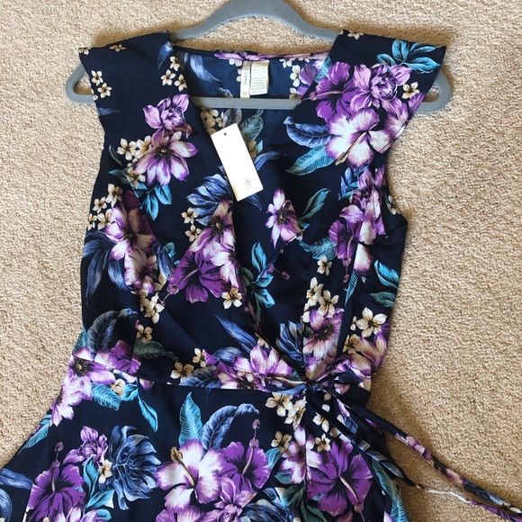 NWT✨ Floral Ruffle Peplum Wrap Top - Picture 3 of 9